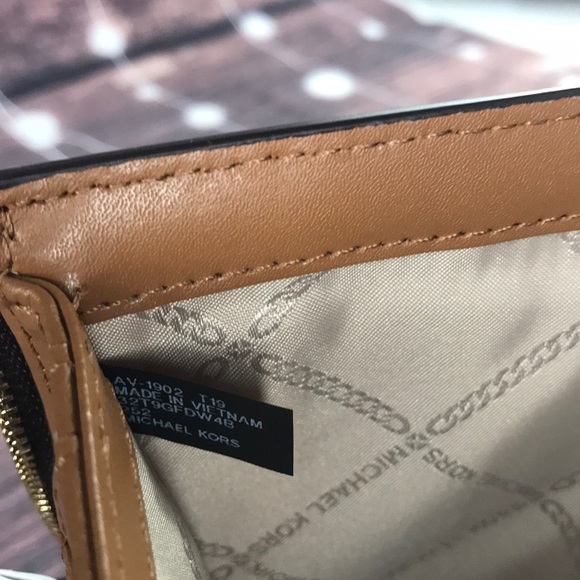 🤎NEW MICHAEL KORS 🤎 BROWN STUDDED DOUBLE ZIP - Picture 6 of 13